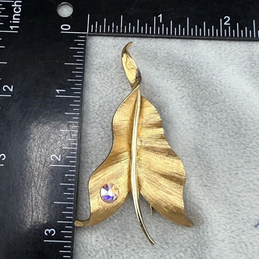 Vintage Boucher‎ Brooch Gold Tone Leaf